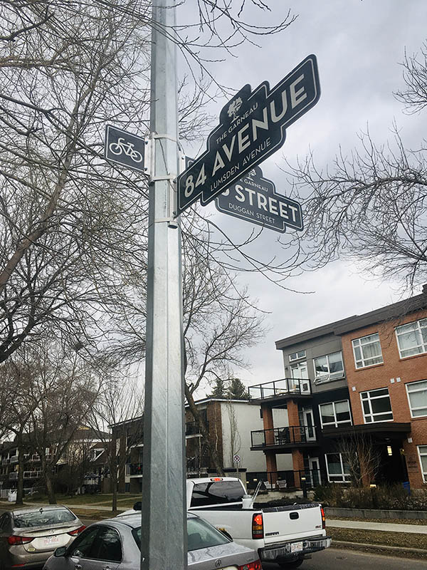 Bike wayfinding sign indicating a street crossing