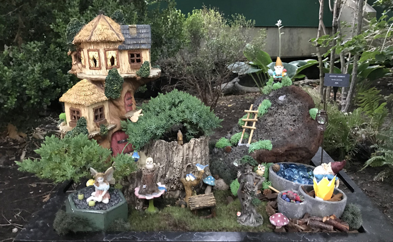 Fantasy miniatures of fairies, gnomes and treehouses.