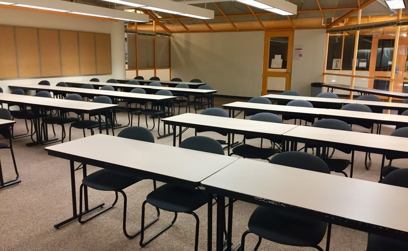 classroom with desk and chairs