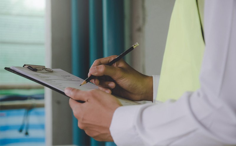 hand with clipboard
