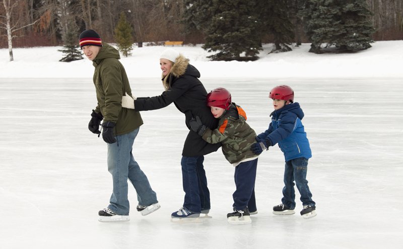 family of 4 skating