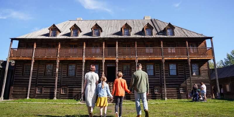 People standing in front of a building in Fort Edmonton Park.