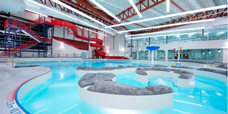 pool with water features